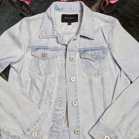 Banana Republic denim jacket - Picture 3 of 8